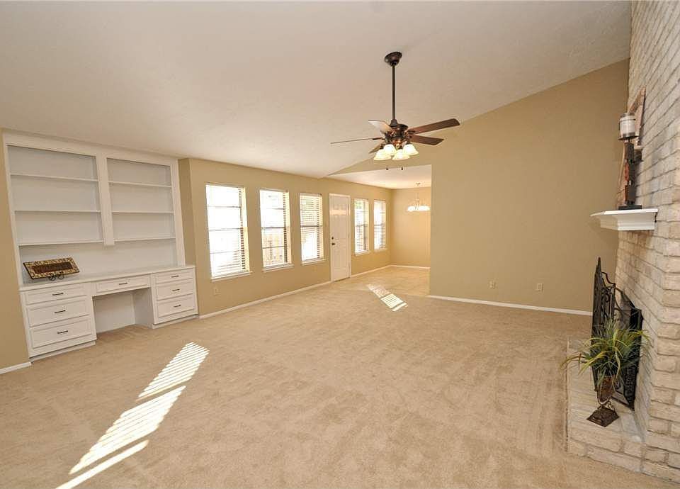 2nd image of 3030 Colonial Dr