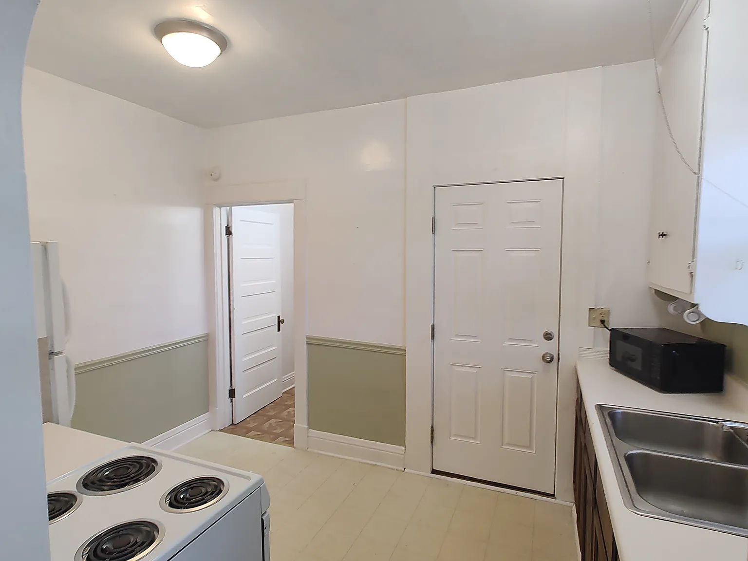 2 bed, 900 sqft, $900 — Photo 2
