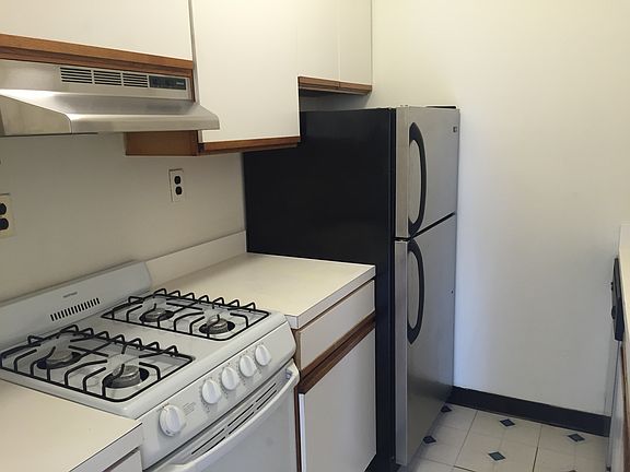 2nd image of 1246 Lombard St #3