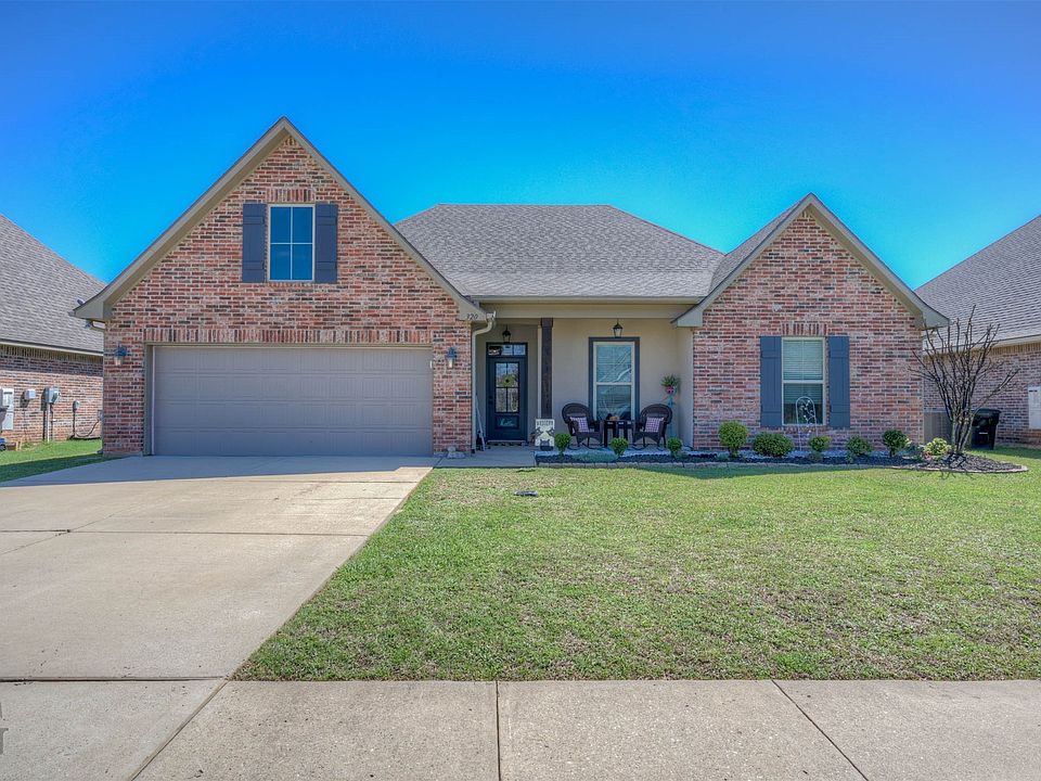 1st image of 320 Coppice Pl