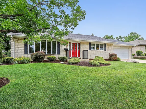 3 W Eureka Ave, Lemont, IL 60439