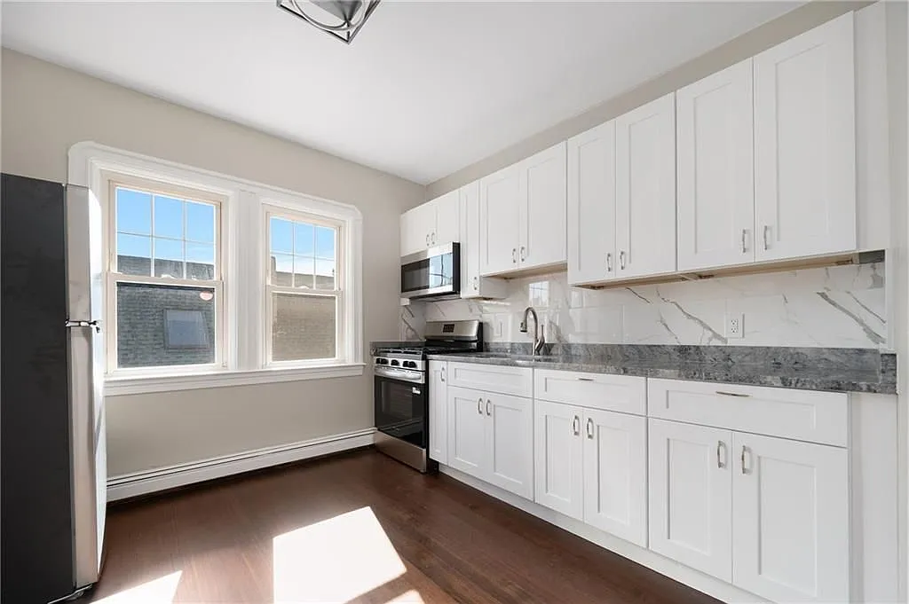 2 bed, 1.0 bath, 1323 sqft, $2,800 — Photo 2