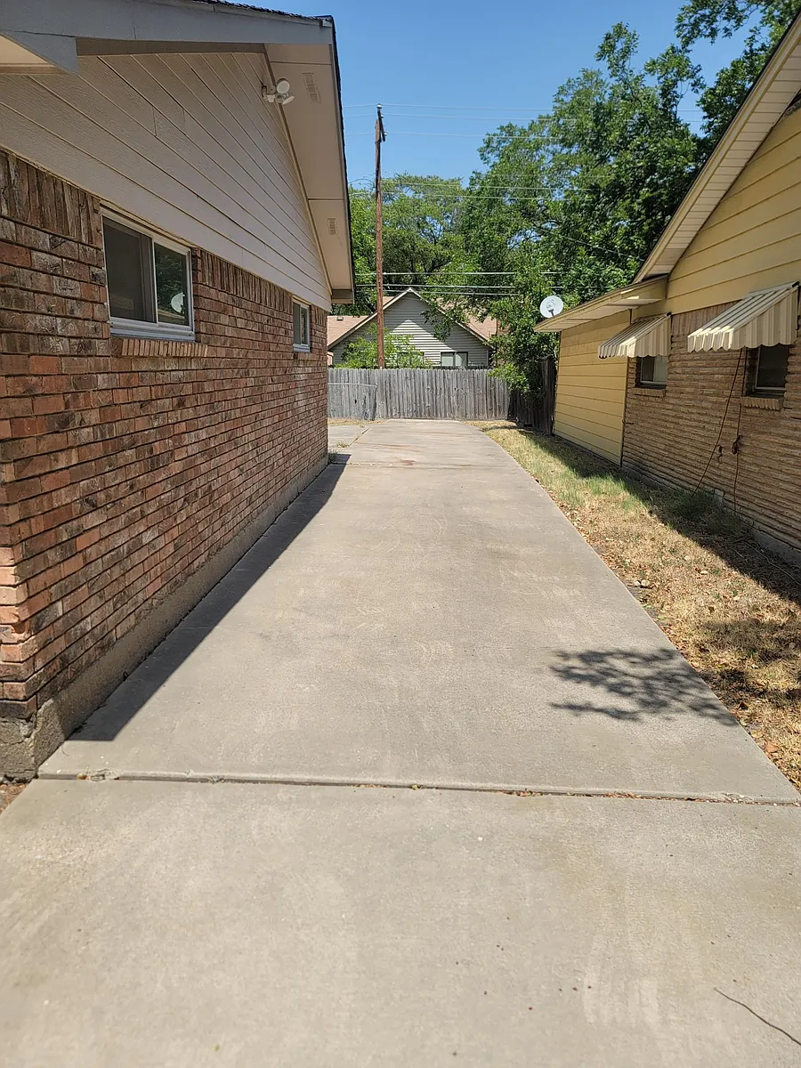 Building Photo - 1621 Finley Rd