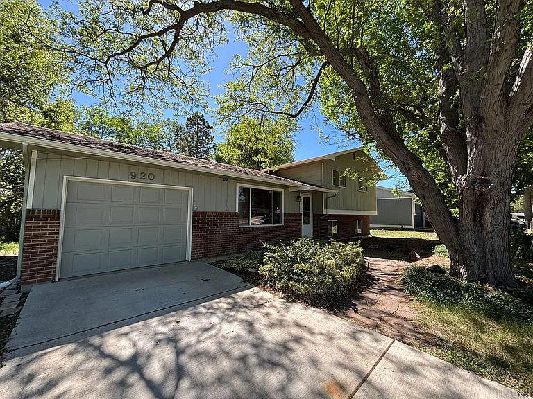 920 Ponderosa Dr — Photo 2