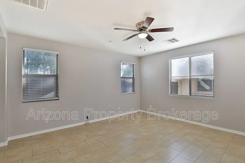 4 bed, 3.5 bath, 2102 sqft, $2,195 — Photo 4
