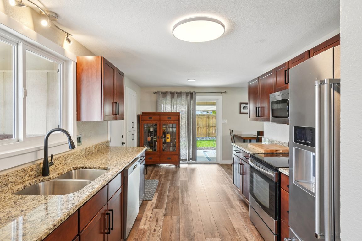 next background image