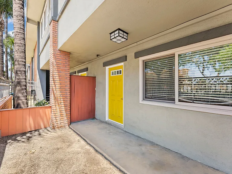 California Palms Apartments — Photo 5