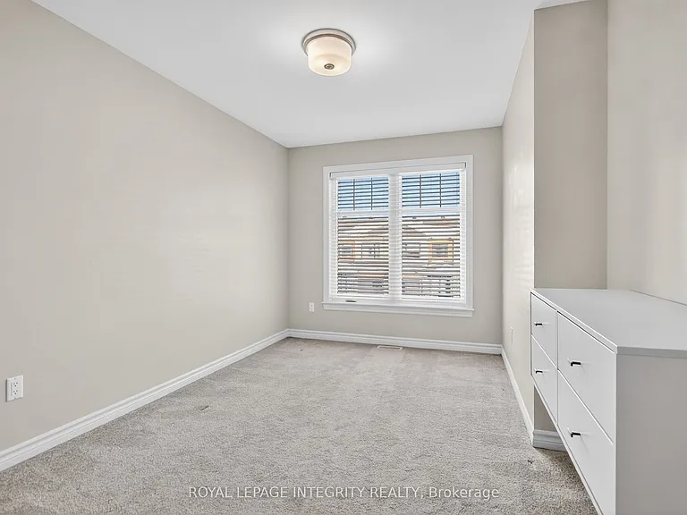 165 Angelonia Cres — Photo 17