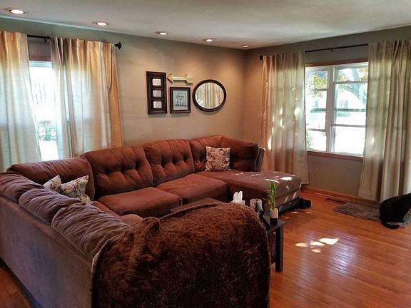 3rd image of 1835 Williamsburg Dr