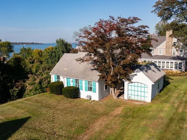 25 Mann St, Hingham, MA 02043