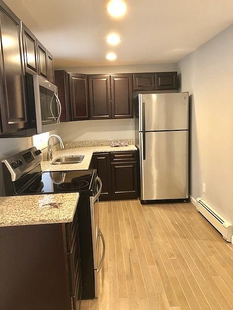 1st image of 159 Lonsdale Ave APT 1