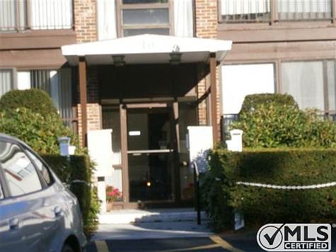 Private secure entrance in First Building