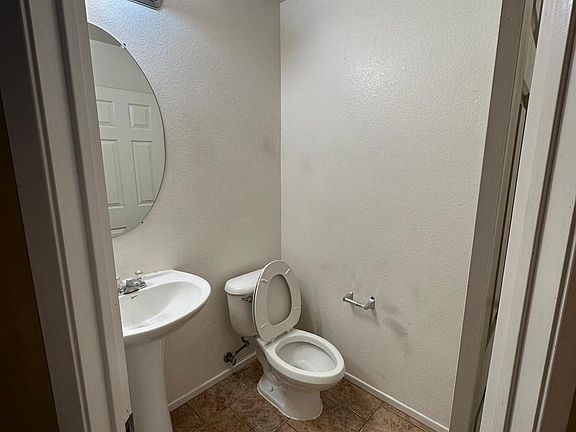 5th image of 25894 Iris Ave Unit B