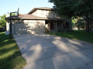5 Bittersweet Rd, Mason City, IA 50401