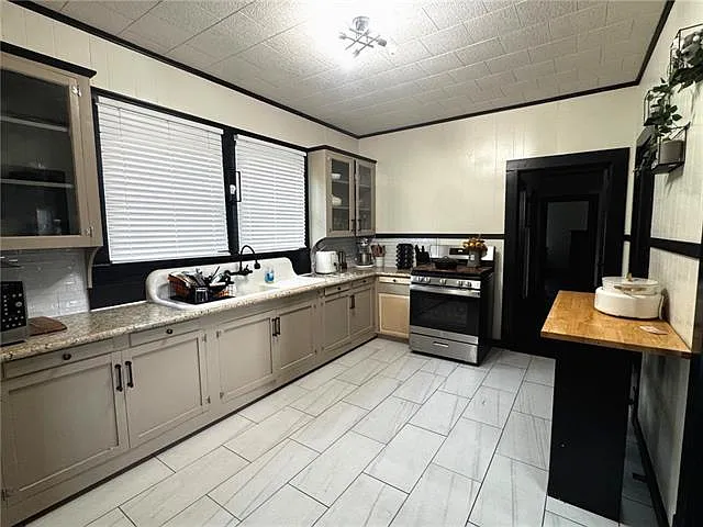 2 bed, 1.0 bath, 1540 sqft, $1,300 — Photo 4