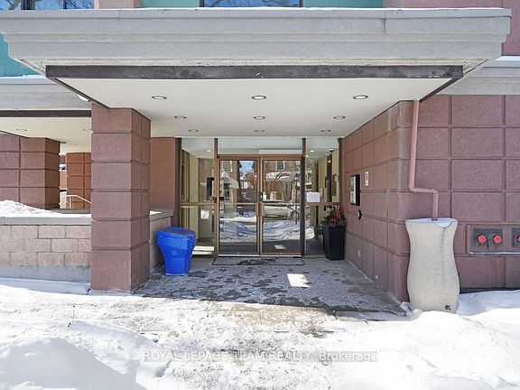 4th image of 40 E Arthur St #1004