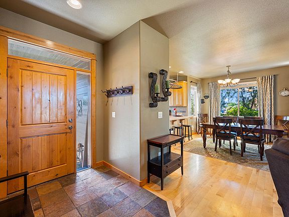 4th image of 2910 NW Canyon Dr