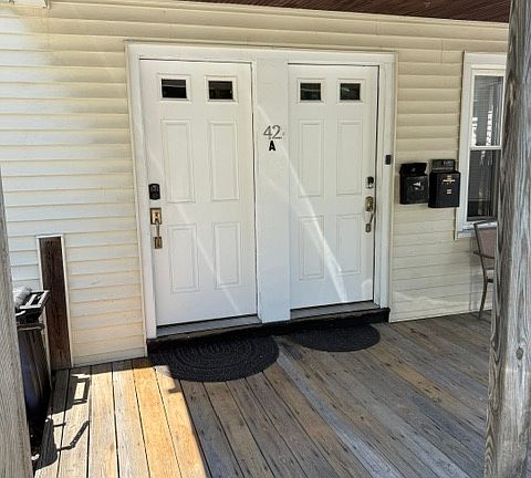2nd image of 42A West St #2