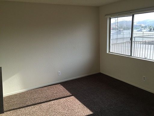4th image of 145 E 44th St APT 204