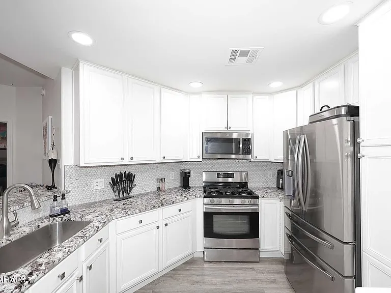 E Deer Valley Dr — Photo 3