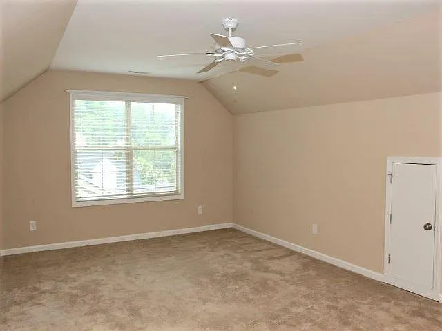 717 Minerva Dale Dr — Photo 22