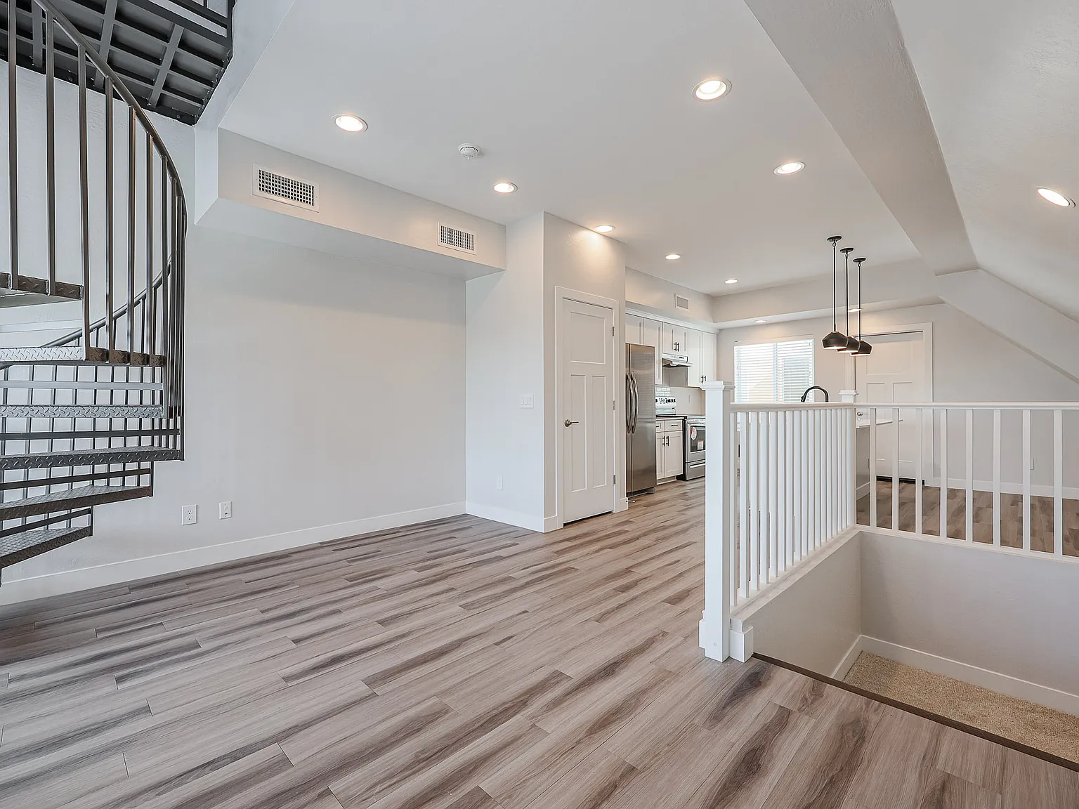 1122 East Roosevelt St F2 $1895 - F2 — Photo 2