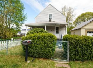 5 Beechcrest St, Warwick, RI 02888