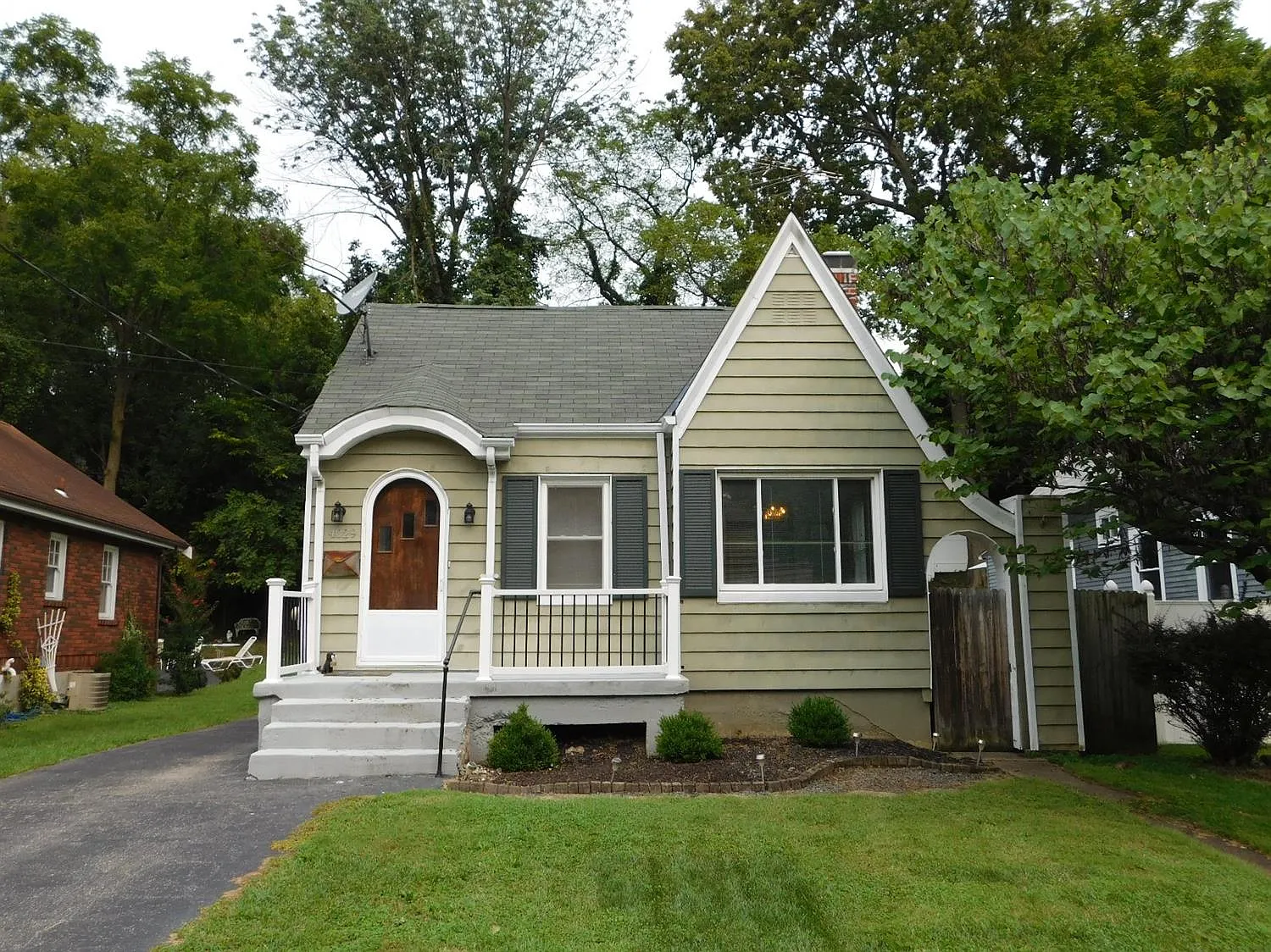 4029 Paxton Ave photo 1