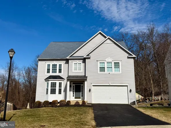 457 Hughs Rd, Charles Town, WV 25414