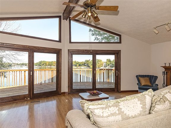 5th image of 1360 Bayswater Ln