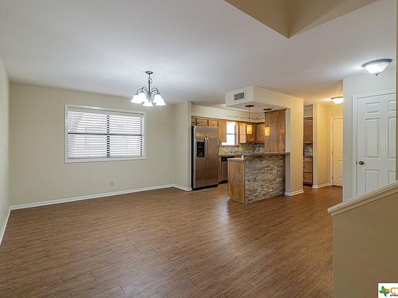 4th image of 5503 Country Club Dr #B