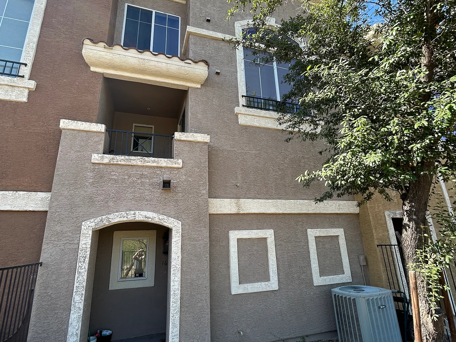 2 bed, 1322 sqft, $2,550 — Photo 1