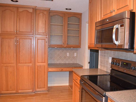 4th image of 19 Doral Dr