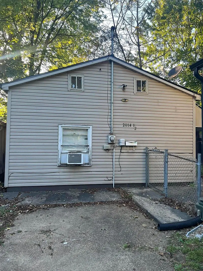 2014 Center — Photo 2