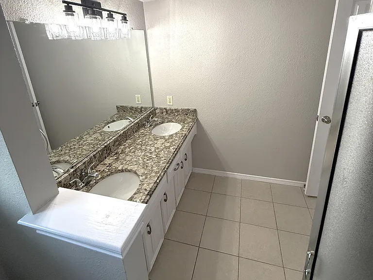 1543 Chisolm Trl — Photo 16