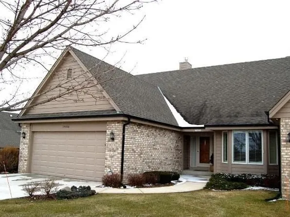 19405 Stonehedge Dr, Brookfield, WI 53045