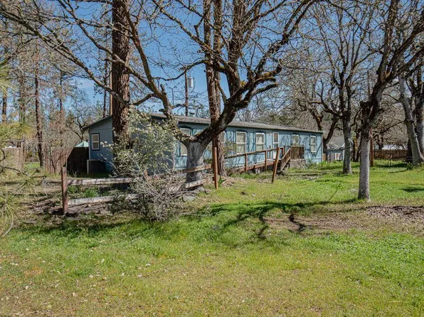 675 Rogue Air Dr, Shady Cove, OR 97539