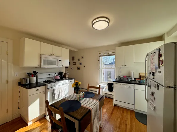 219 Albion St Floor 2, Wakefield, MA 01880
