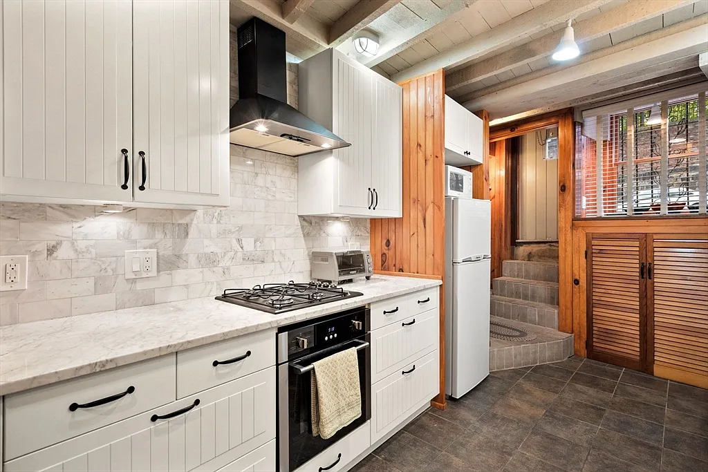 2 bed, 900 sqft, $4,500 — Photo 1
