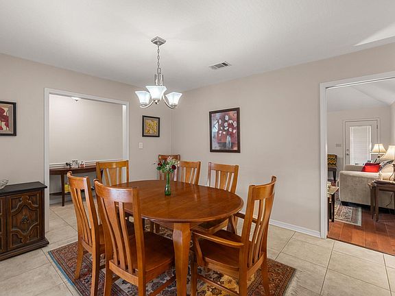 5th image of 221 E Lakeside Dr