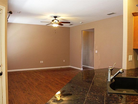 3rd image of 3013 Elizabeth Ct