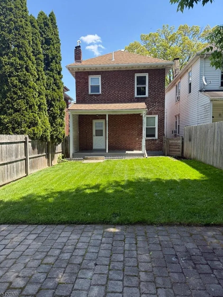 2 bed, 1.5 bath, $2,000 — Photo 2