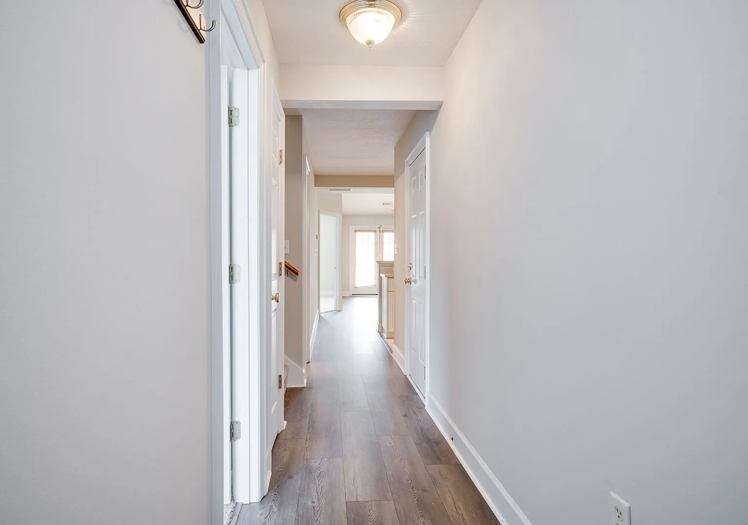 3 Bedroom 3 Bath Townhouse — Photo 4