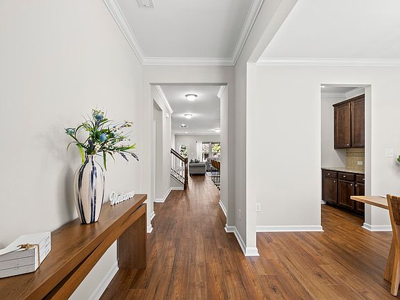 5th image of 306 Princess Pl