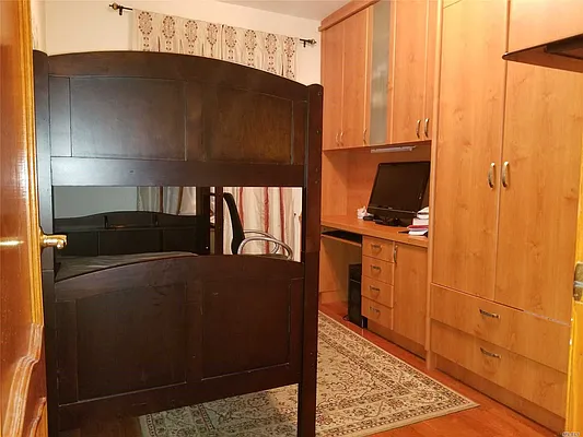 Sold by Advantage Realty of Forest Hills Inc | media 7