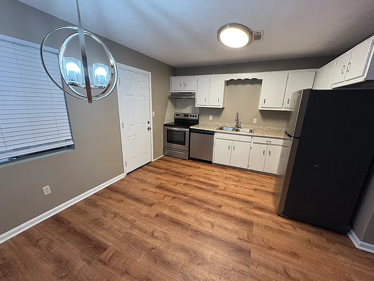 240 Park Rd SW #A — Photo 4
