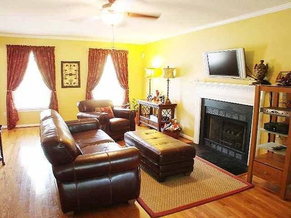 3rd image of 303 Keenan Orchard Dr
