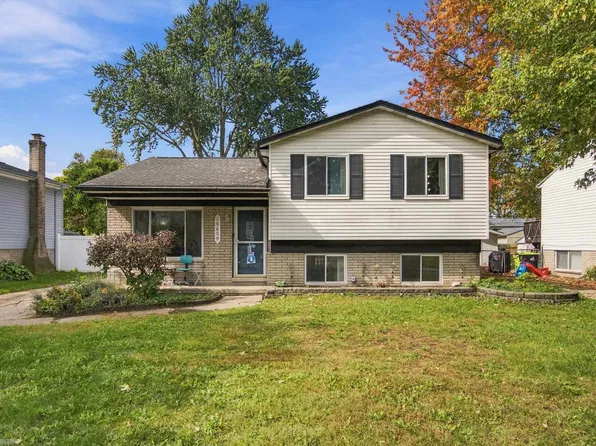 39639 Chart St, Harrison Township, MI 48045