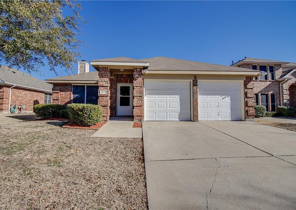 1st image of 2828 Goldfinch Dr