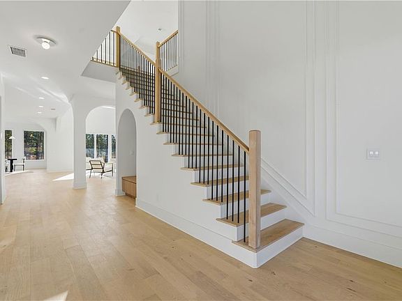 3rd image of 210 Simonton Rd SW